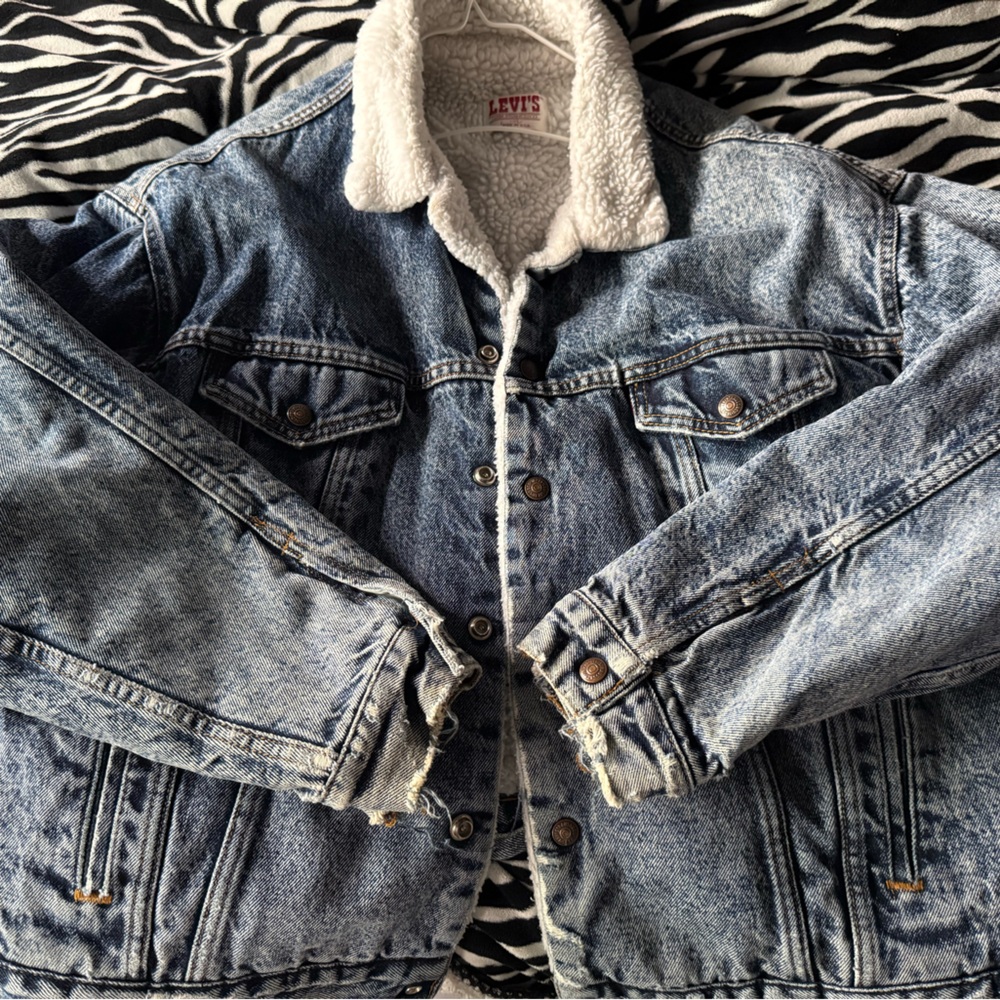 Men Vintage Levi's Jean Sherpa Lined Trucker Jacket Size: XL